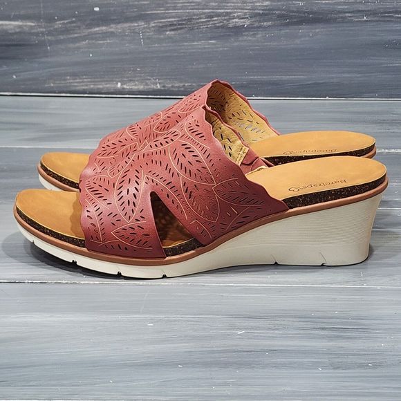 Baretraps Barb Wedge Sandals Size 10 M Chili Red Round Toe Slip On Slide - Picture 7 of 14